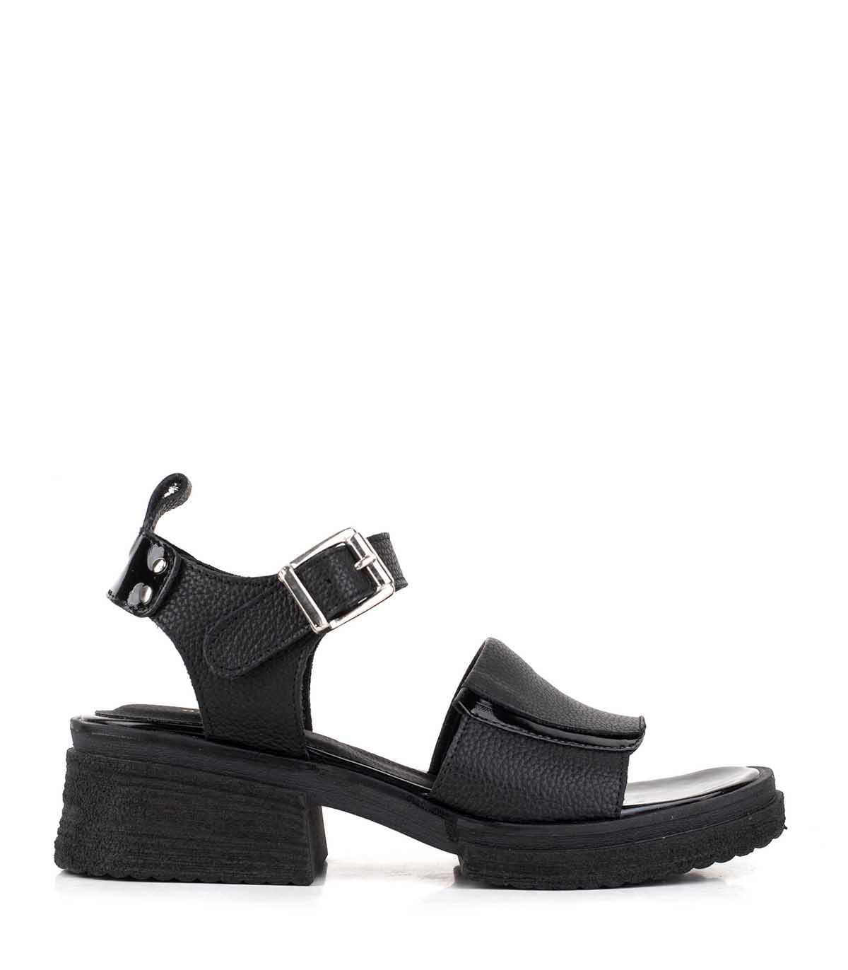 Sandalia de cuero con taco bajo Batistella